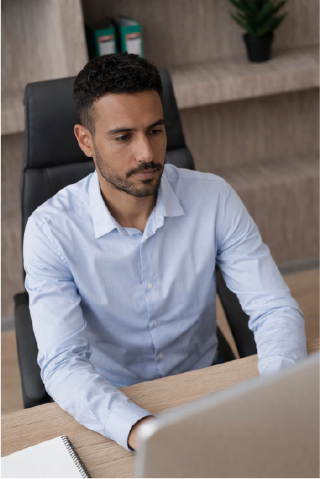 Collaborateur travaillant au sein du cabinet de recrutement Evotrust dans le cadre d’une opportunité de carrière