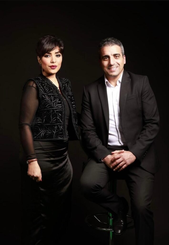 Portrait de Maya Mazroui et du journaliste Ouadih Dada lors d’une rencontre professionnelle