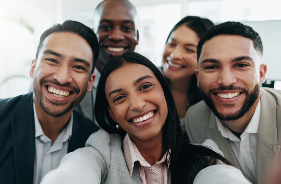 Équipe multiculturelle illustrant la confiance et l’engagement en entreprise